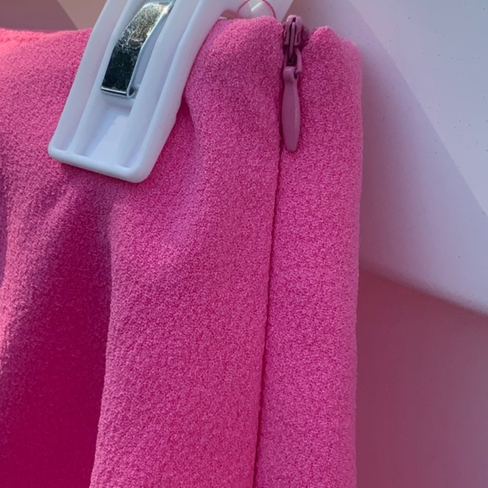 Pink sculpted hem shorts - Picture 3 of 6